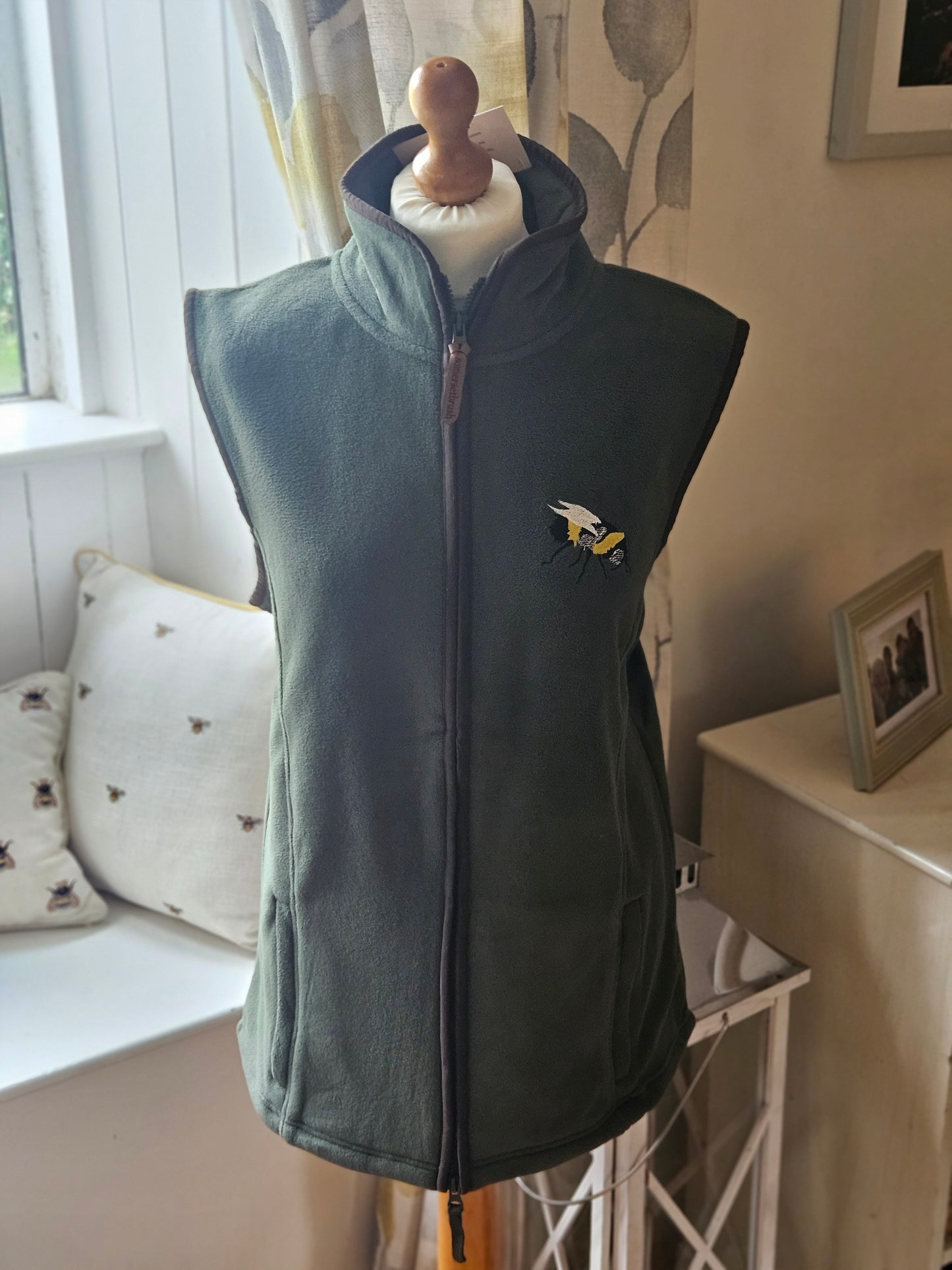 Embroidered Bee Gilet π (women's)