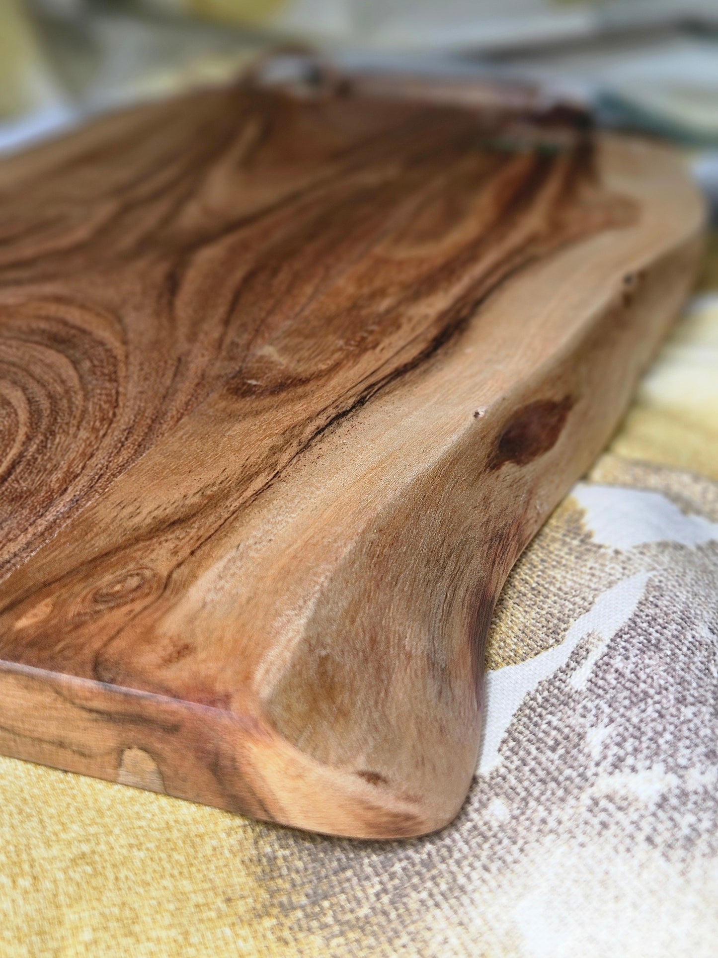 Hand Painted Long Pheasant Resin Acacia Serving Board