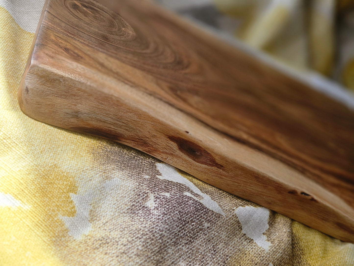 Hand Painted Long Pheasant Resin Acacia Serving Board