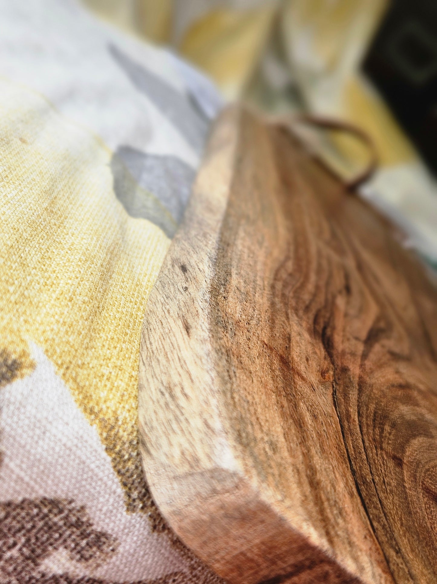Hand Painted Long Pheasant Resin Acacia Serving Board